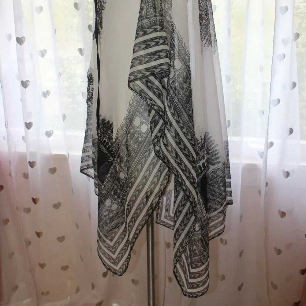 #514 Peter Nygard White & Black Embellished Shawl (Guestimated Size 16) - Picture 4 of 10